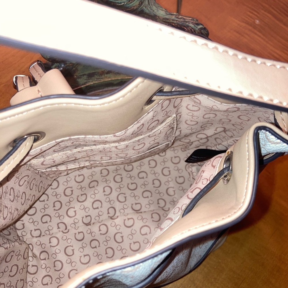 GUESS Beige & Cream Logo Bucket Bag w/Shoulder Strap - Picture 9 of 9